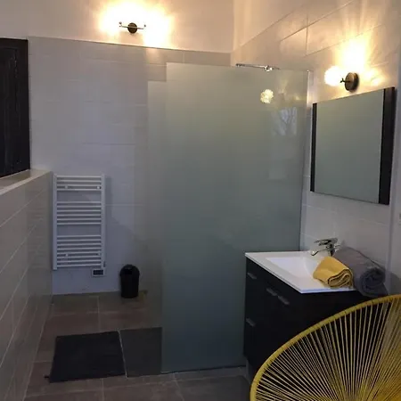 Oda ve Kahvaltı Chateau Fourclins 3*